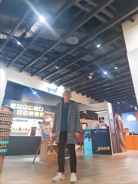 「Right-on（ライトオン）のアイテム（チェスターコート）」を使った、林家正さん（メンズ・182cm）の冬コーディネート
