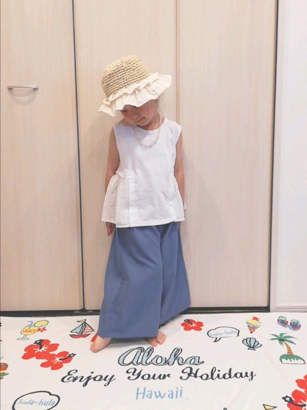 「シンプルコーデ、キッズコーデ、女の子コーデ、カジュアル、夏コーデ、白Tシャツ、キッズファッション、キッズモデル、夏、海スタイル」｜「classicalelfのキッズに！涼しげトップス×ガウチョパンツセットアップ（タンクトップ、ホワイト系）」を使った、⍥⃝🆈🆄🆈🆄🅰⍢⃝さん（キッズ・110cm）の夏コーディネートの1枚目の写真