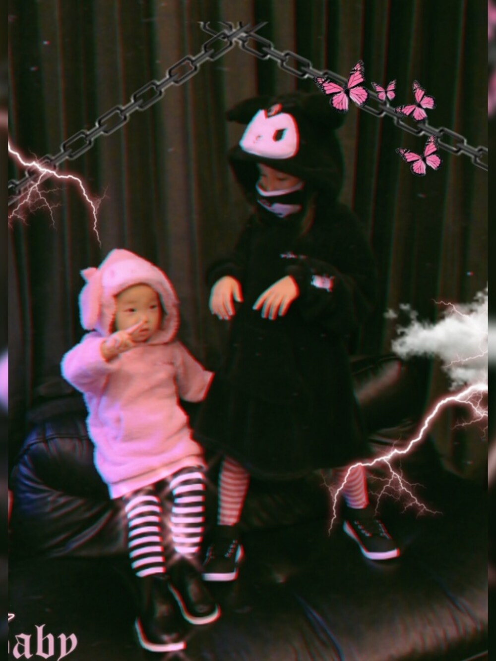「wearhalloween2020、部屋撮り、おうちファッション、おうち時間、もこもこ、防寒　、ハロウィン、サンリオ、プチプラコーデ、ボーダーソックス」｜「西松屋のアイテム（その他、その他）」を使った、⍥⃝🆈🆄🆈🆄🅰⍢⃝さん（キッズ・110cm）の秋コーディネートの1枚目の写真