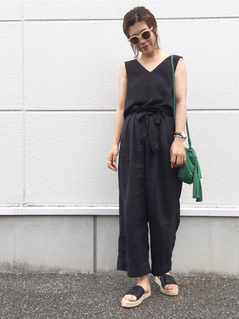 「シンプル、楽チンコーデ、サンダル、オールブラック、セットアップ、グリーン、ZARA、ザラジョ、ワイドパンツ、サングラス」｜「後ろ💁🏽のアイテム（その他、その他）」を使った、𝕂𝔼𝕀𝕂𝕆さん（レディース・160cm）の夏コーディネートの1枚目の写真
