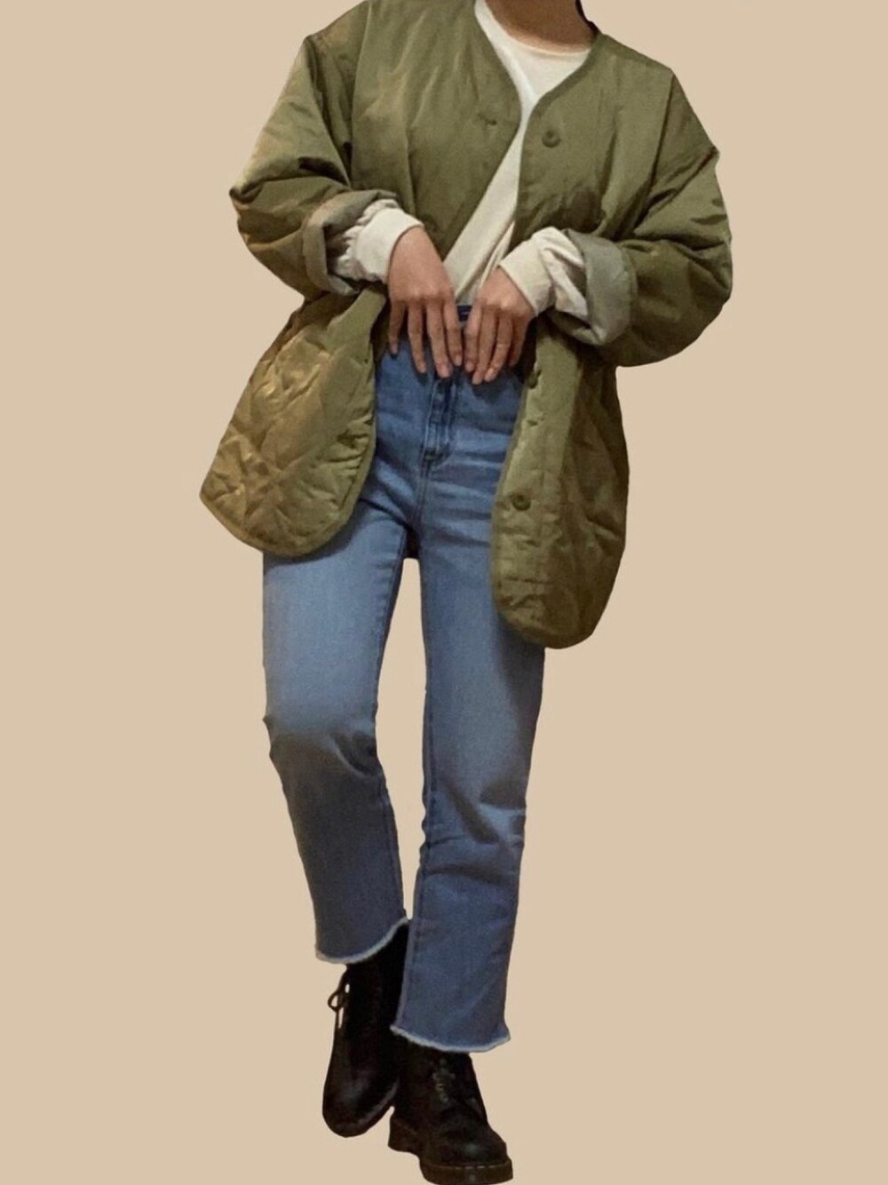 「ootd、カジュアルコーデ、GU、デニム、Dr.Martens、キルティングジャケット、今日のコーデ、デニムパンツ、classicalelf、ZARA」｜「GUのアイテム（デニムパンツ、ブルー系）」を使った、Naさん（レディース・163cm）の秋コーディネートの1枚目の写真