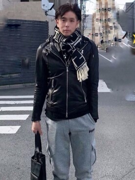 Fendi フェンディ のマフラーを使った人気ファッションコーディネート Wear Fendi フェンディ のマフラーを使った人気ファッションコーディネート Wear