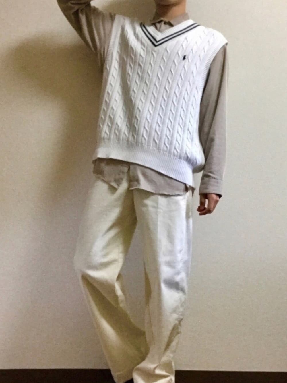 「春、春コーデ、ベスト、ベスト×シャツ、ホワイトコーデ、ワントーンコーデ、古着、古着MIX、ラルフローレン、いいね、save、フォローお願いします🤑」｜「POLO RALPH LAURENのアイテム（ベスト、ホワイト系）」を使った、もきおさん（メンズ・170cm）の春コーディネートの1枚目の写真