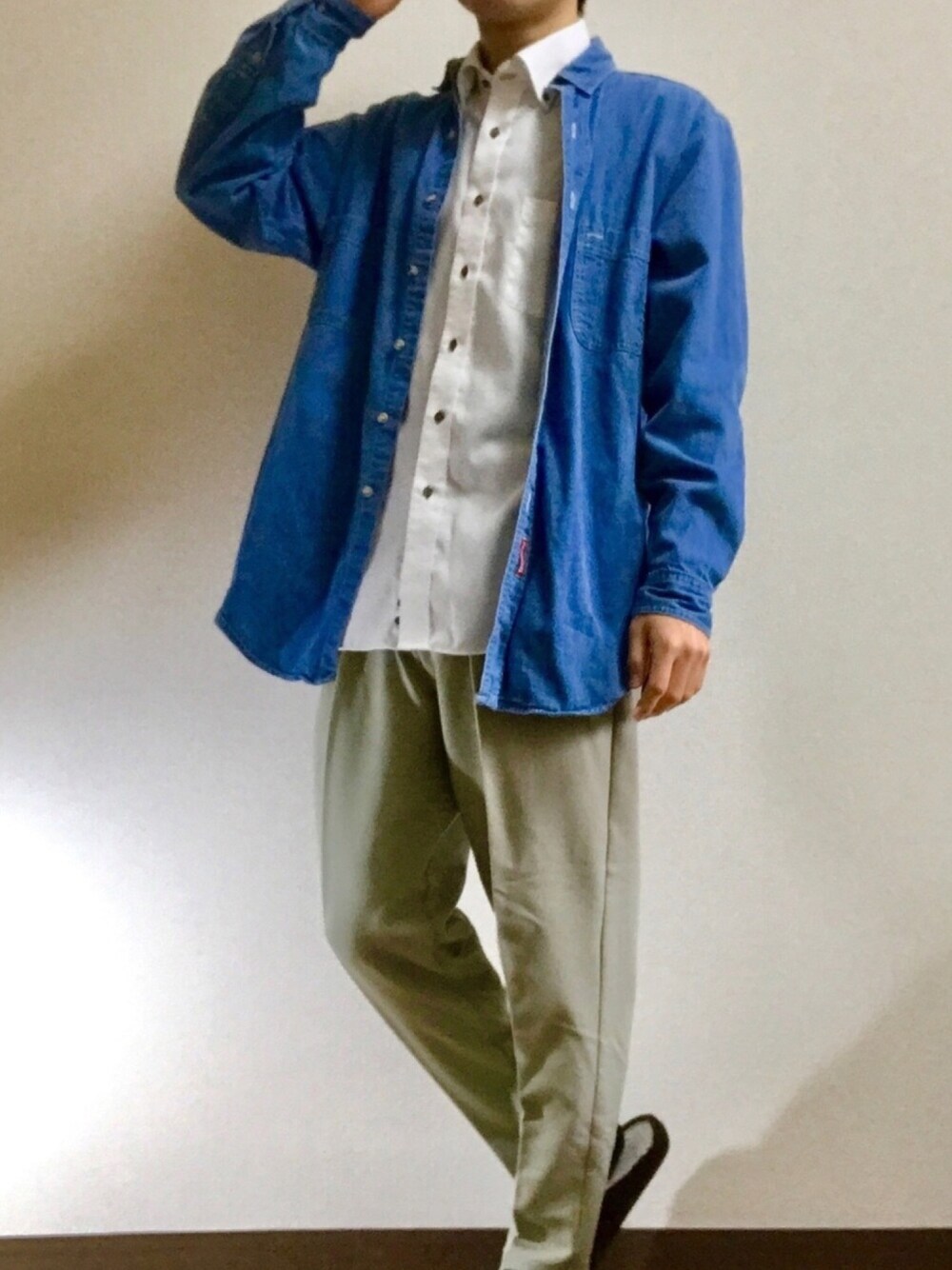 「春、春コーデ、キレイめ、シャツ、シャツスタイル、シャツonシャツ、ウエスタンシャツ、アンクルパンツ、古着、部屋撮り」｜「MCS MARLBORO CLASSICSのアイテム（トップス、ブルー系）」を使った、もきおさん（メンズ・170cm）の春コーディネートの1枚目の写真