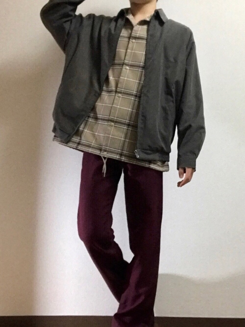 「ブルゾン、シャツ、柄シャツ、チェックシャツ、古着、古着MIX、ゆるコーデ、おうちスタイル、ライトアウター、いいね、save、フォローお願いします🤑」｜「Fafattのアイテム（ブルゾン、グレー系）」を使った、もきおさん（メンズ・170cm）の春コーディネートの1枚目の写真
