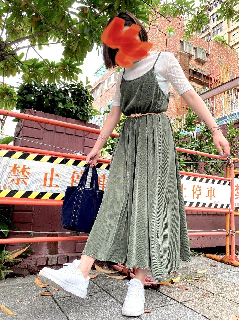 「夏、吊帶洋裝」｜「RAY CASSINのアイテム（ジャンパースカート、グリーン系）」を使った、tseng727さん（レディース・165cm）の夏コーディネートの1枚目の写真