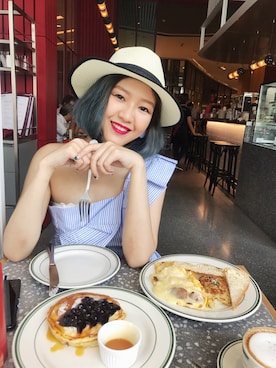 「JW Anderson（ジェイダブリューアンダーソン）のアイテム（その他トップス）」を使った、Lydia Liu さん（レディース・171cm）の夏コーディネート