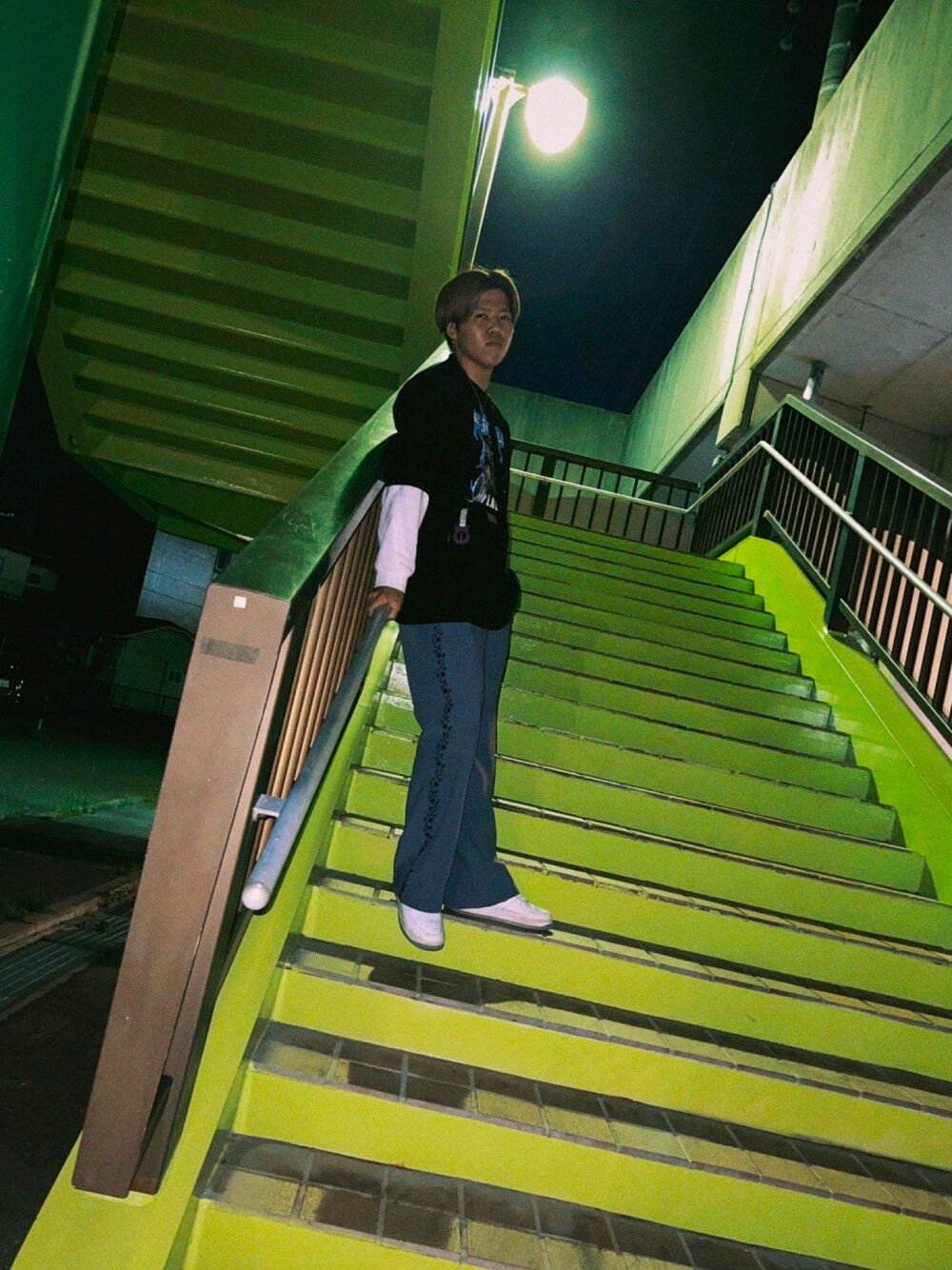 「スニーカー、春夏コーデ、おしゃれさんと繋がりたい、NIKE、お洒落さんとつながりたい、いいね、save、フォローお願いします🤑、ストリート、古着、ユニクロ、ブラック」｜「PerushuのユーズドライクロックTシャツ（Tシャツ/カットソー、ブラック系）」を使った、Souさん（メンズ・175cm）の春コーディネートの1枚目の写真