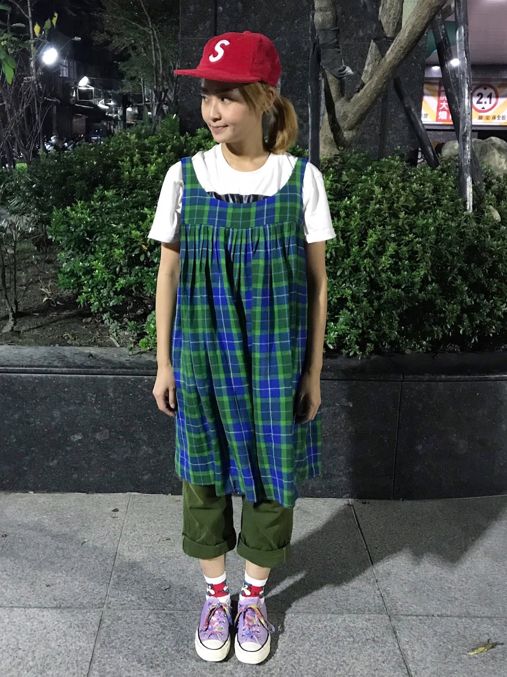 「supreme、vintage、90’s、converse、CONVERSE1970」｜「Supreme のアイテム（帽子、レッド系）」を使った、布魯斯さん（メンズ・158cm）の秋コーディネートの1枚目の写真