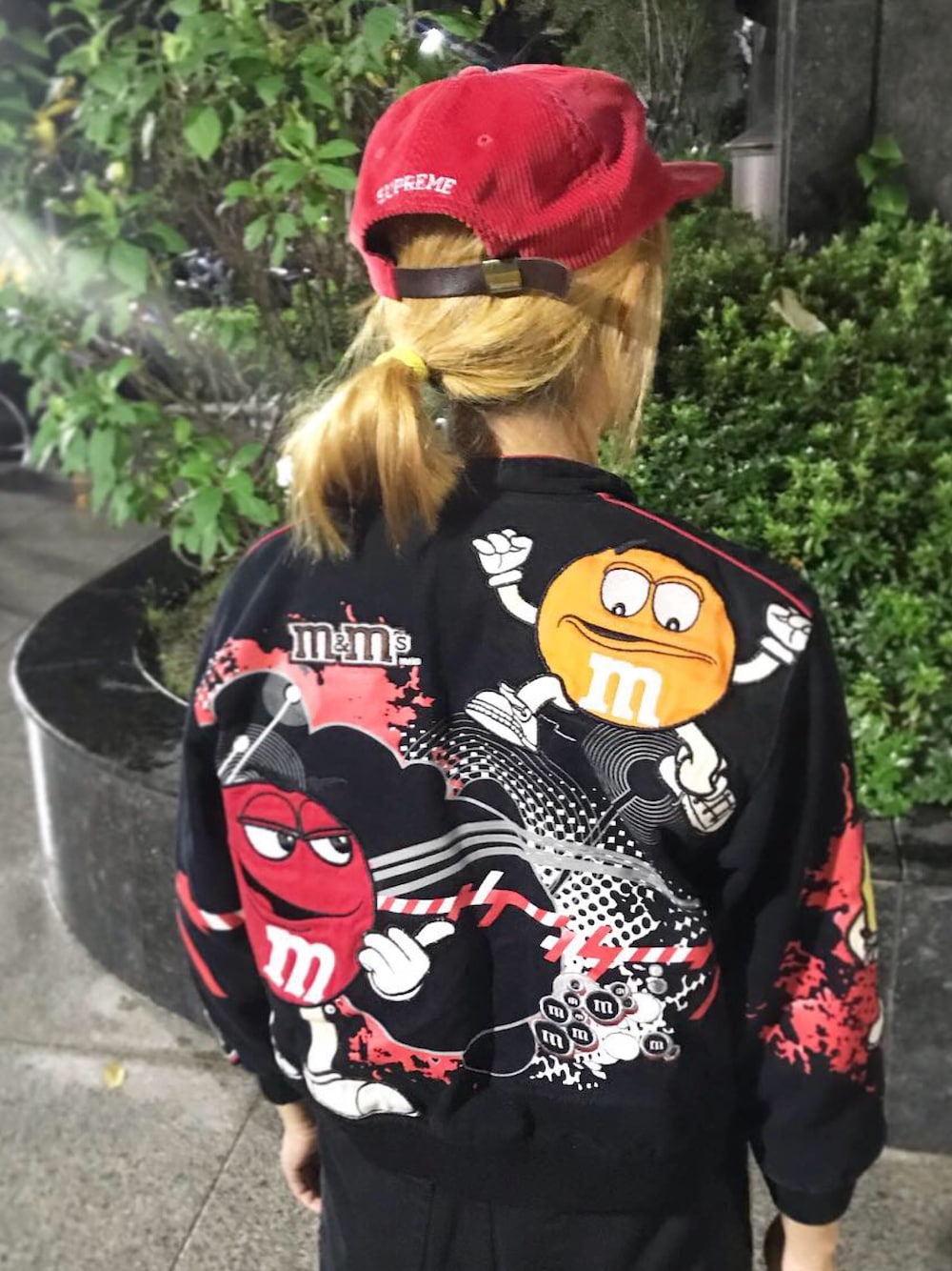 「JH desing、supreme、m&m's」｜「Supreme のアイテム（キャップ、レッド系）」を使った、布魯斯さん（レディース・158cm）の秋コーディネートの1枚目の写真
