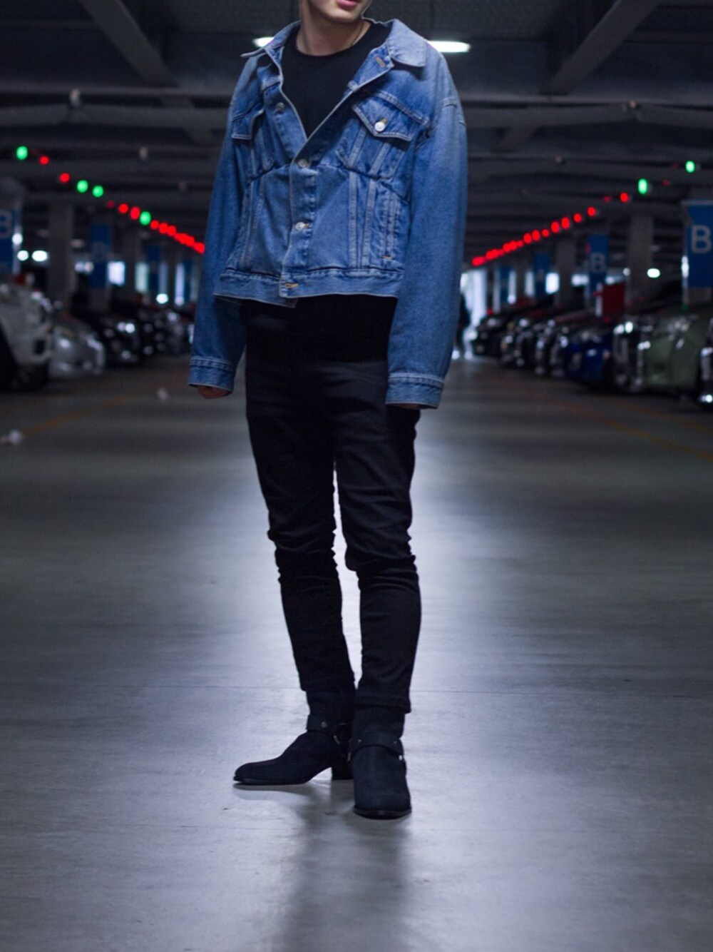 「BALENCIAGA、Saint Laurent」｜「SAINT LAURENT PARISのアイテム（ブーツ、ブラック系）」を使った、xiuさん（メンズ・162cm）の春コーディネートの1枚目の写真
