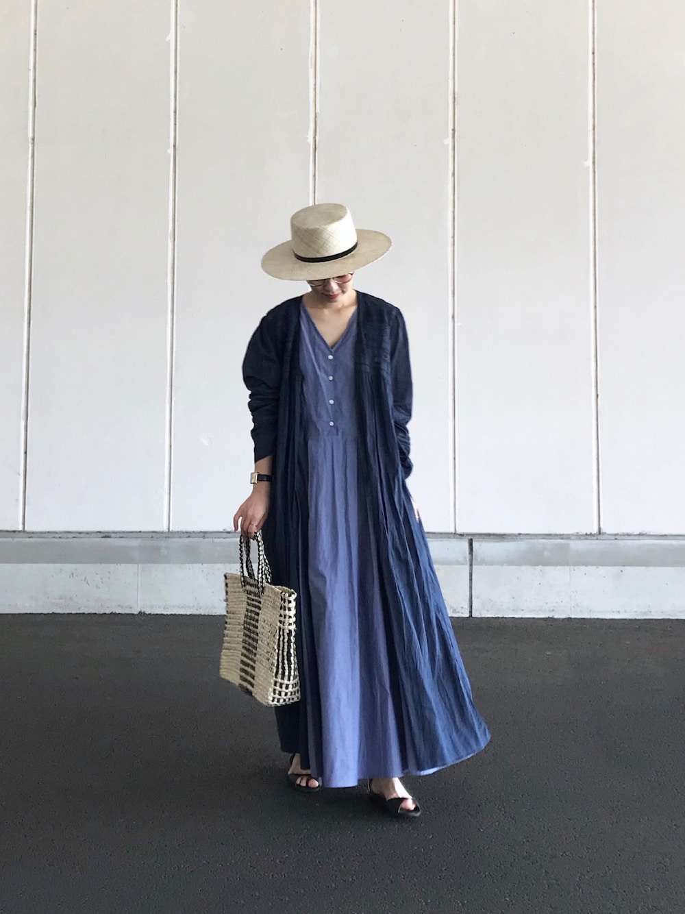 「アダムエロペ(ADAM ET ROPE')、ロングガウン、マキシ丈ワンピース、ワンピース、thevirgnia、カンカン帽、かごバッグ、ママファッション、低身長、大人カジュアル」｜「NE QUITTEZ PAS!の【ne Quittez pas】Lace voil long gown dress　（ワンピース、ブルー系）」を使った、yukiさん（レディース・152cm）の夏コーディネートの1枚目の写真