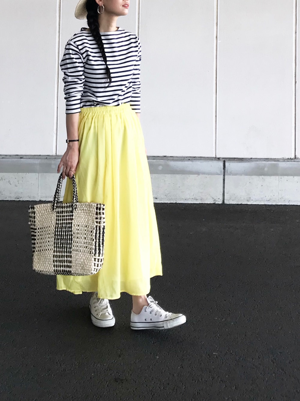 「イエロー、ロングスカート、カラースカート、Sonny　Label、URBAN RESEARCH、セントジェームス、しましま、スニーカー、コンバース、ママファッション」｜「URBAN RESEARCH Sonny Labelのウエストギャザースパンボイルスカート（スカート、イエロー系）」を使った、yukiさん（レディース・152cm）の夏コーディネートの1枚目の写真