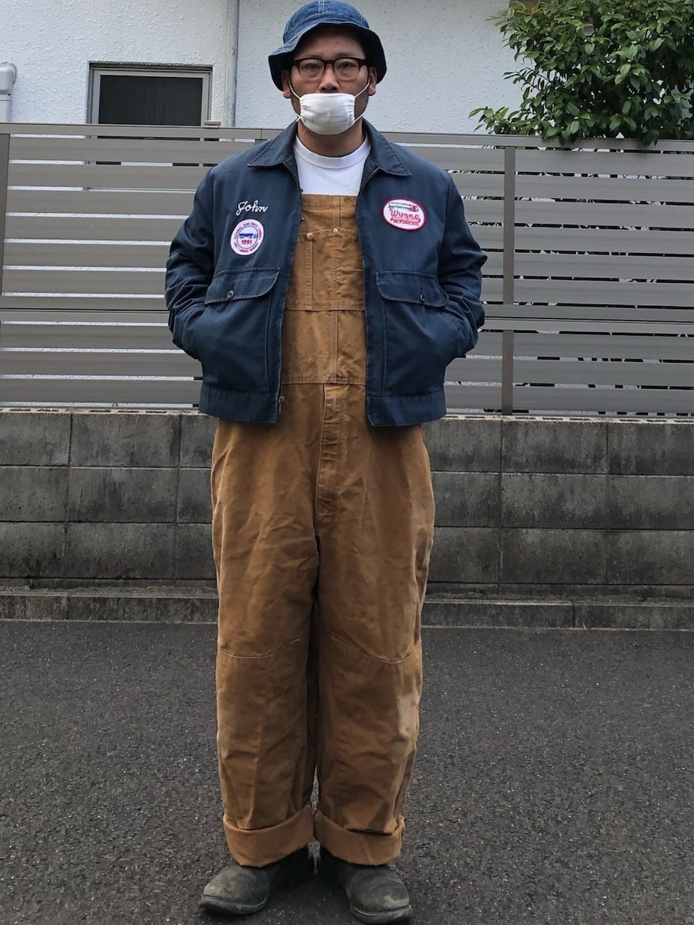 「ワークジャケット、オーバーオール、ペコスブーツ、セーラーハット、オーバーサイズ、古着、ワークスタイル、カーハート、ブラウンダック、ロールアップ」｜「Carharttのアイテム（サロペット/オーバーオール、ゴールド系）」を使った、ヒ●ユキ【京都人】さん（メンズ・178cm）の秋コーディネートの1枚目の写真