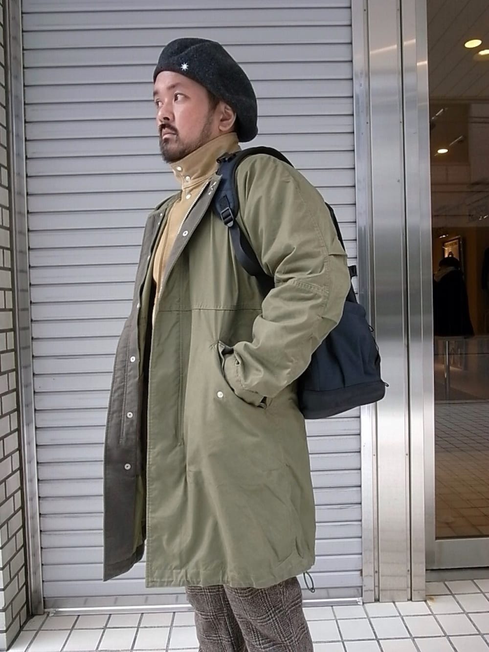 「nonnative、GDC、ベレー帽、ミリタリーコート、レザージャケット、チェックパンツ、レザーブルゾン、CA4LA、ウールベレー、モミアゲ隊長」｜「GDCのアイテム（ハンチング/ベレー帽、ブラック系）」を使った、tinyworldさん（メンズ・173cm）の秋コーディネートの1枚目の写真