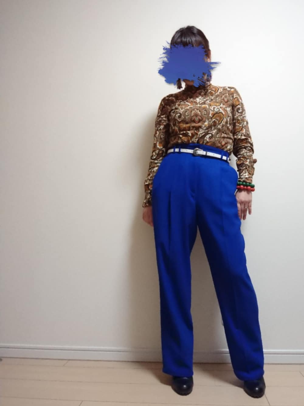 「ブラウン色に染まれ、ﾌﾞﾙｰﾊﾟﾝﾂ、GU、johnbull、古着MIX」｜「VINTAGEのhipboneslim（パンツ、ブルー系）」を使った、nakoさん（レディース・155cm）の冬コーディネートの1枚目の写真