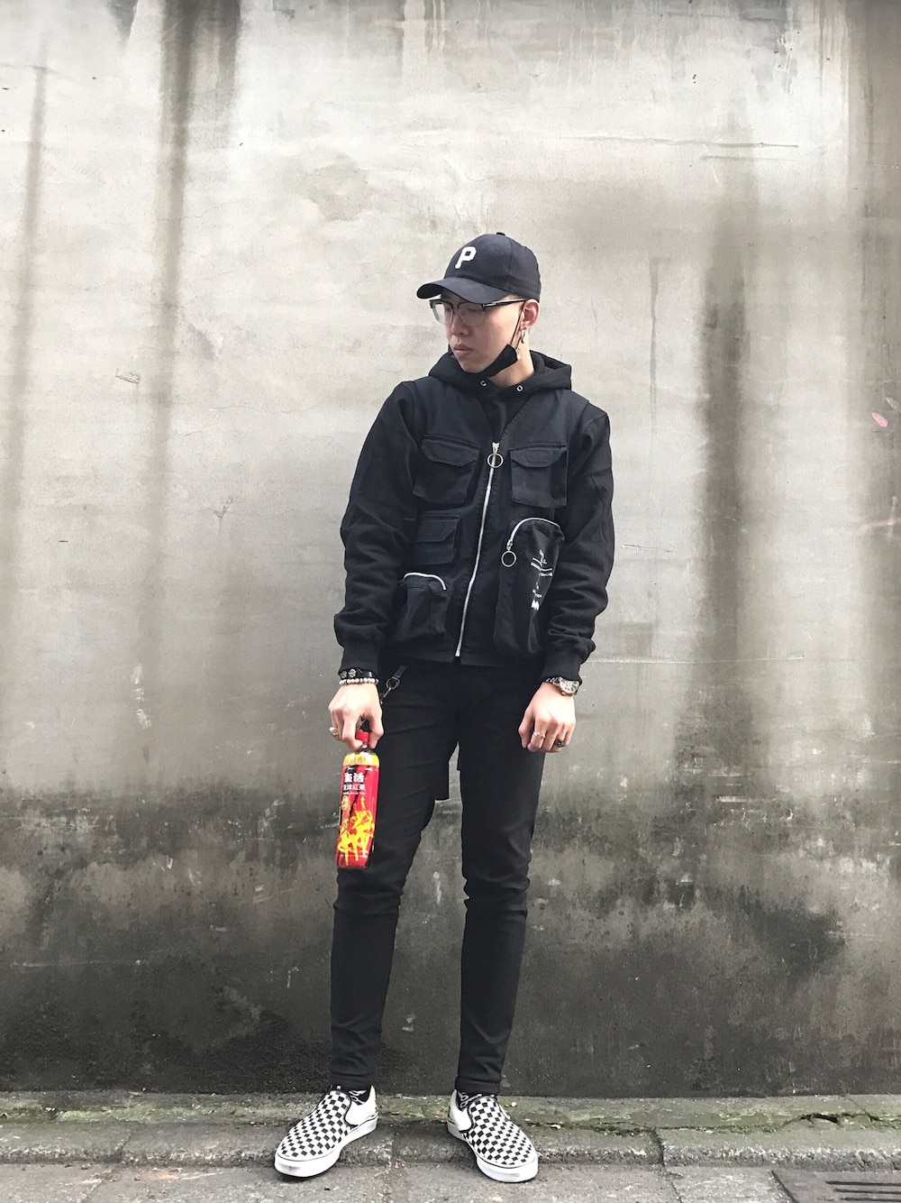 「OVERKILL inc.のアイテム（ジャケット/アウター、ブラック系）」を使った、張証翔さん（メンズ・180cm）の冬コーディネートの1枚目の写真