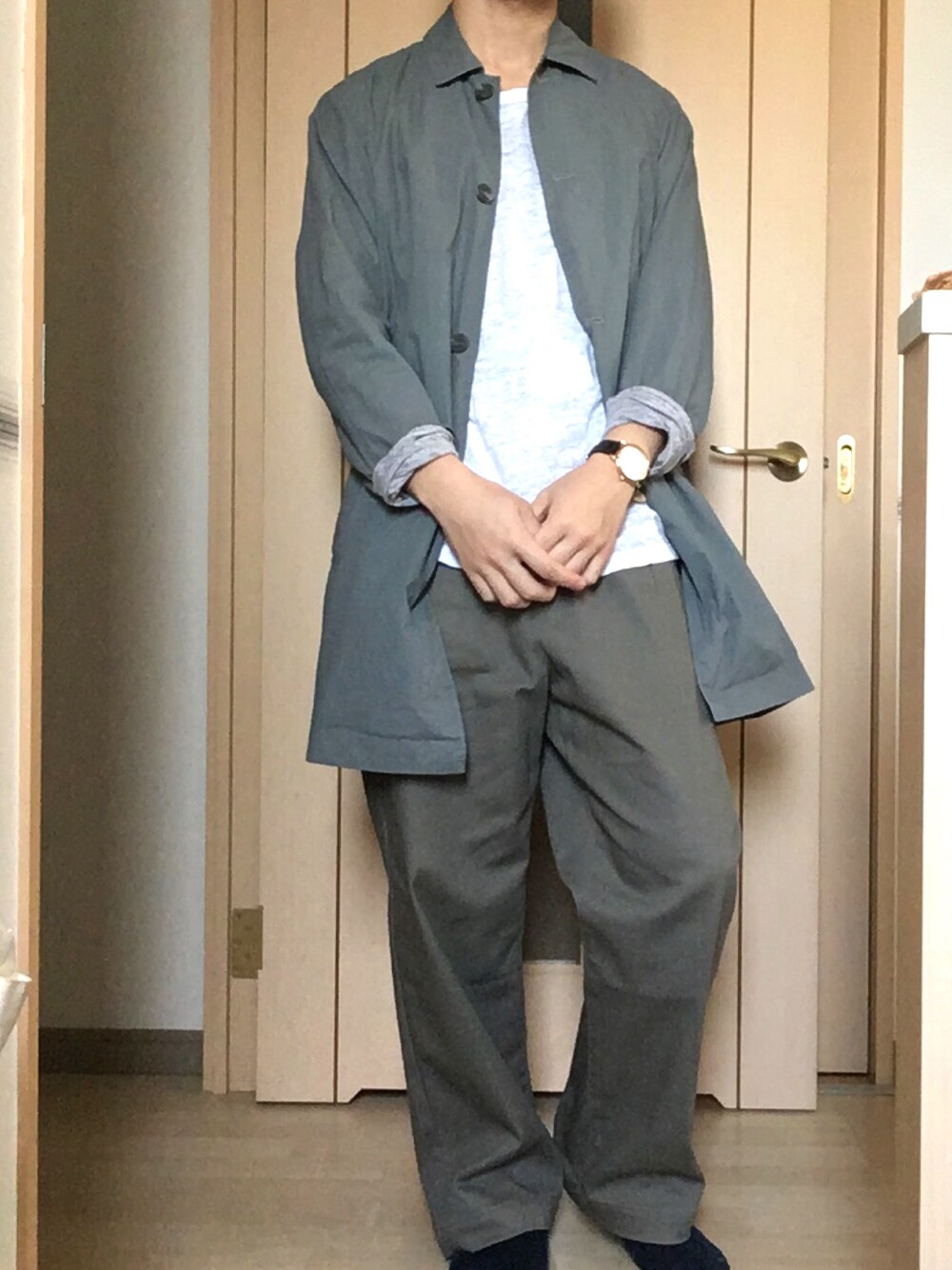 「春コーデ、シンプルコーデ、COACH」｜「EMMA CLOTHESのアイテム（パンツ、グレー系）」を使った、Kimuraさん（メンズ・165cm）の春コーディネートの1枚目の写真