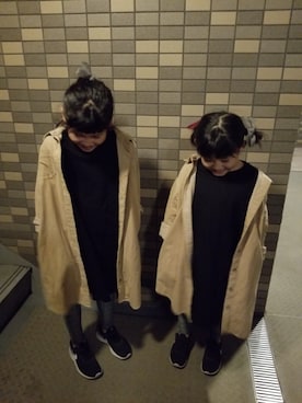 「GU（ジーユー）のアイテム（ワンピース、ブラック系）」を使った、auouaさん（キッズ）の冬コーディネート