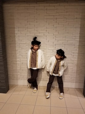 「UNIQLO（ユニクロ）のアイテム（ジャケット/アウター、ホワイト系）」を使った、auouaさん（キッズ）の冬コーディネート