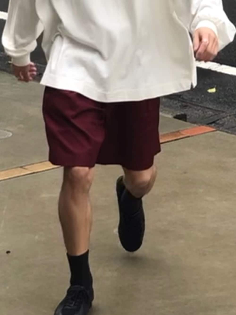 「ショーツ、ショートパンツ、E.TAUTZ、夏コーデ、赤パンツ、大学生コーデ」｜「E.TAUTZのアイテム（パンツ、レッド系）」を使った、ナイスさん（メンズ・169cm）の春コーディネートの1枚目の写真