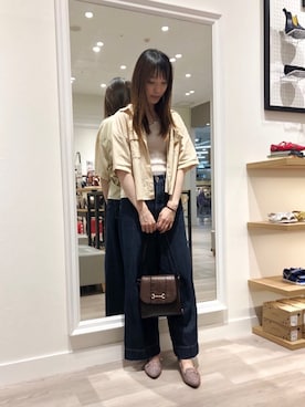 「LOWRYS FARM（ローリーズファーム）のショートＣＰＯシャツ　841006（シャツ/ブラウス）」を使った、WA浜松市野店さん（レディース・163cm）の秋コーディネート