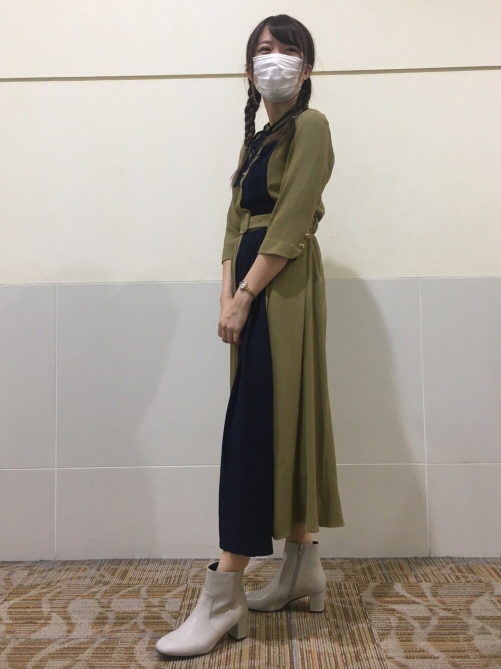 「1415、オリエンタルトラフィック(ORiental TRaffic)、秋のコーデ、ガーリー、ショートブーツ、グレー、ワンピース、REDYAZEL(REDYAZEL)、カーキ」｜「ORiental TRafficのスクエアトゥ切替ミドルブーツ/1415（ブーツ、ホワイト系）」を使った、WA浜松市野店さん（レディース・163cm）の秋コーディネートの1枚目の写真