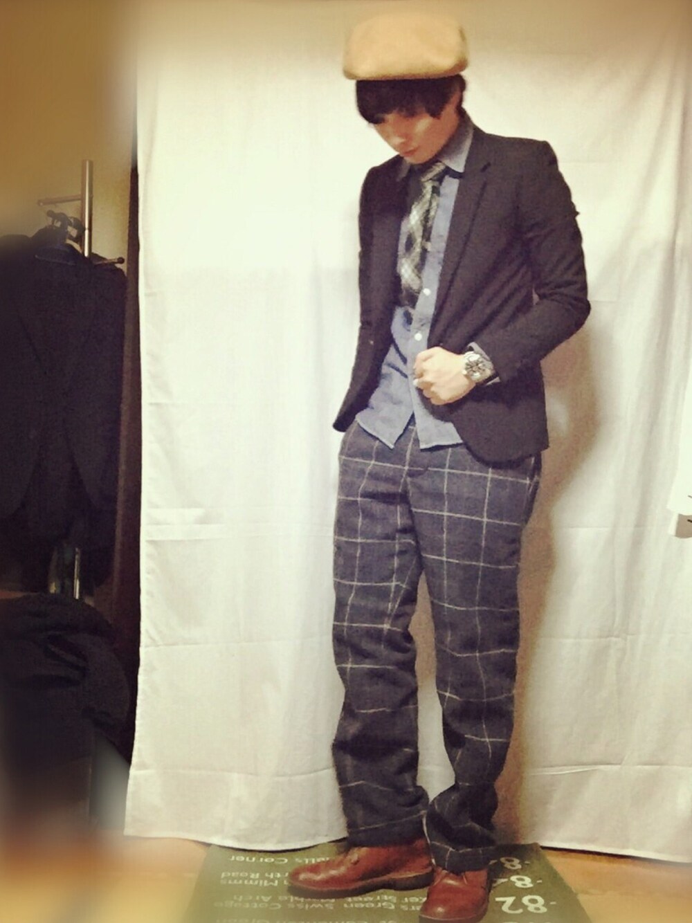 「Clarks Originalsのアイテム（ブーツ、ブラウン系）」を使った、tさん（メンズ・175cm）の冬コーディネートの1枚目の写真