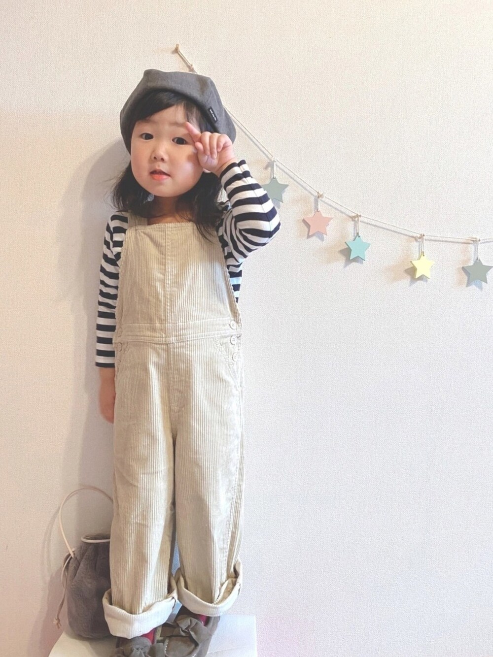 「冬コーデ、女の子コーデ、キッズ、シンプル、3歳、オーバーオール、めいちゃんお誕生日おめでとう、マネっこコーデ」｜「quoti use fithの6マイハギベレー帽（ハンチング/ベレー帽、グレー系）」を使った、Kanon❁Rikoさん（キッズ・90cm）の冬コーディネートの1枚目の写真