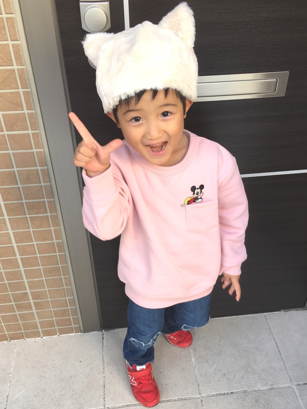 「wearhalloween2017、キッズファッション、カジュアル、帽子、ネコ、ネコミミ、disney、ミッキー、GU、プティマイン」｜「GRIN BUDDYの【GRIN BUDDY(グリンバディ）】アニマルモチーフのファー帽子/Animal Fur Hat（キャップ、ホワイト系）」を使った、Ｓ&Nさん（キッズ・100cm）の秋コーディネートの1枚目の写真