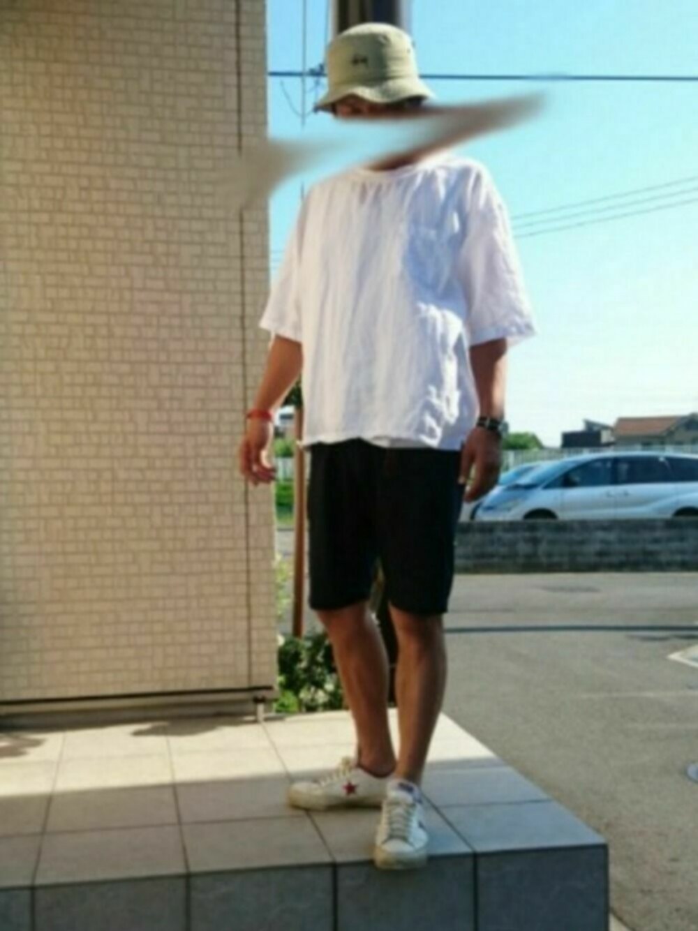 「converse、GU、白シャツ、ビックシルエット、stussy、スニーカー、アクセサリー」｜「conversのCONVERSE ONE STAR（スニーカー、ホワイト系）」を使った、SEさん（メンズ・177cm）の夏コーディネートの1枚目の写真