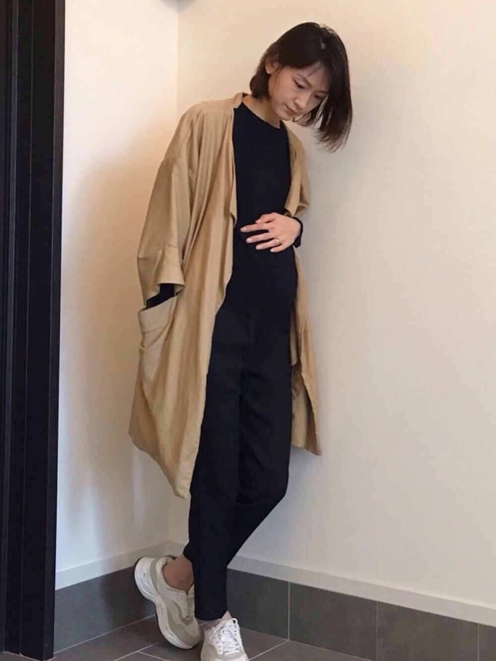 「妊婦、マタニティ、ママコーデ、ママファッション、chocoa」｜「CHOCOAの産前産後スキニー マタニティパンツ（マタニティウェア/グッズ、ブラック系）」を使った、CHOCOAさん（レディース・170cm）の春コーディネートの1枚目の写真