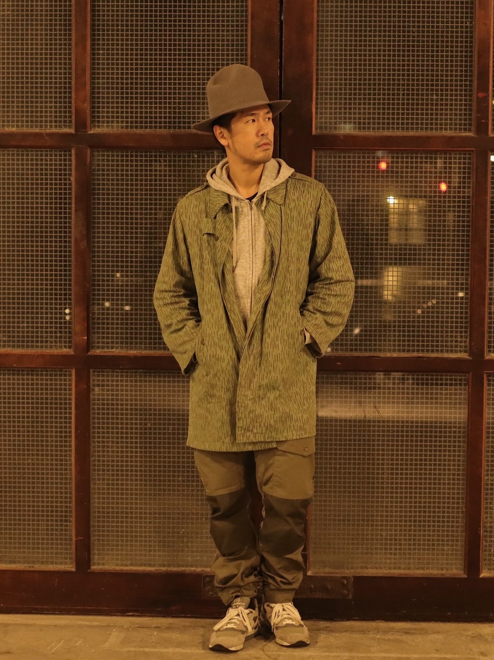 「ootd、街頭穿搭、球鞋、軍パン」｜「m60のアイテム（ミリタリージャケット、グリーン系）」を使った、ADさん（メンズ・179cm）の冬コーディネートの1枚目の写真