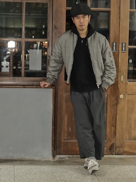 「アイテム（MA-1、シルバー系）」を使った、ADさん（メンズ・179cm）の冬コーディネート