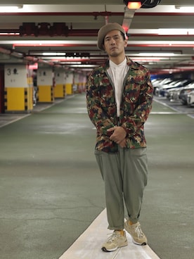 「アイテム（スニーカー、イエロー系）」を使った、ADさん（メンズ・179cm）の冬コーディネート