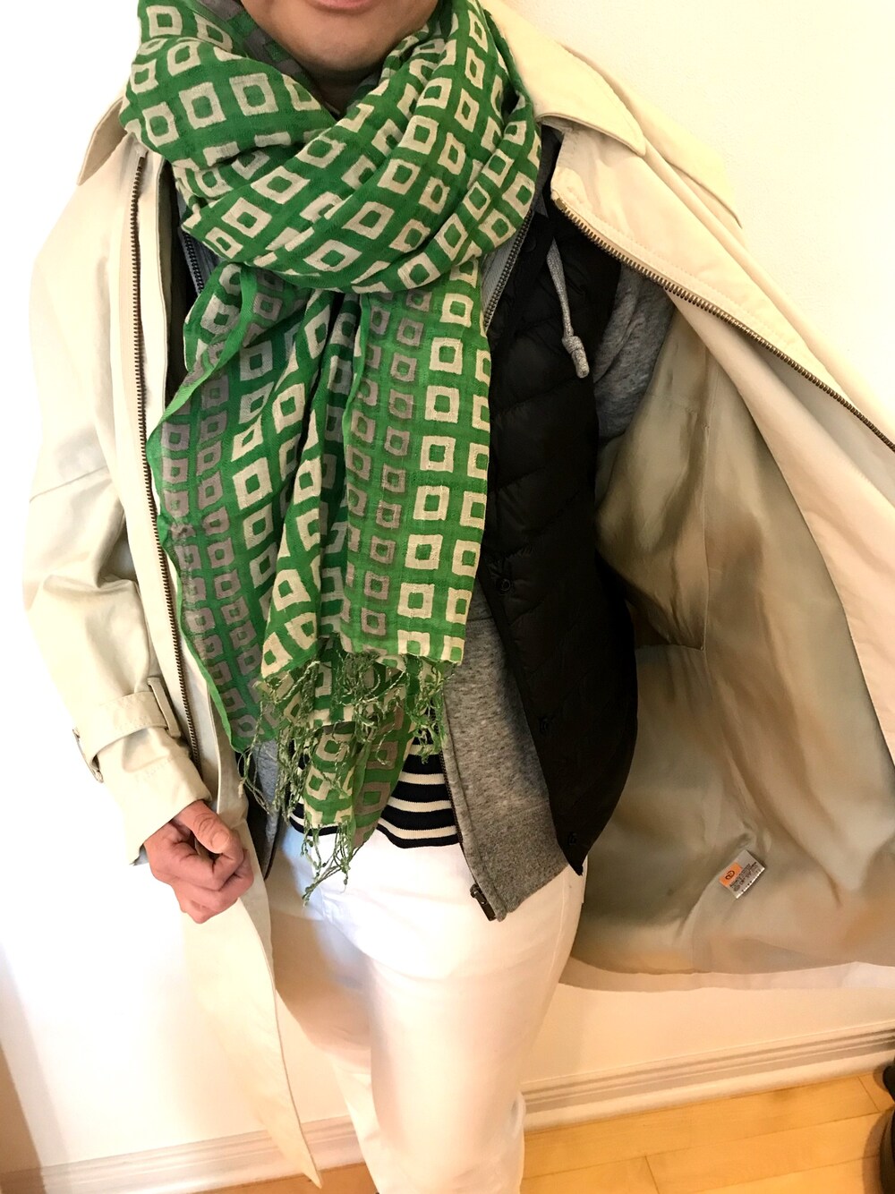 「UNITED ARROWSのアイテム（ストール/ショール、グリーン系）」を使った、アナグマさん（レディース・154cm）の冬コーディネートの1枚目の写真