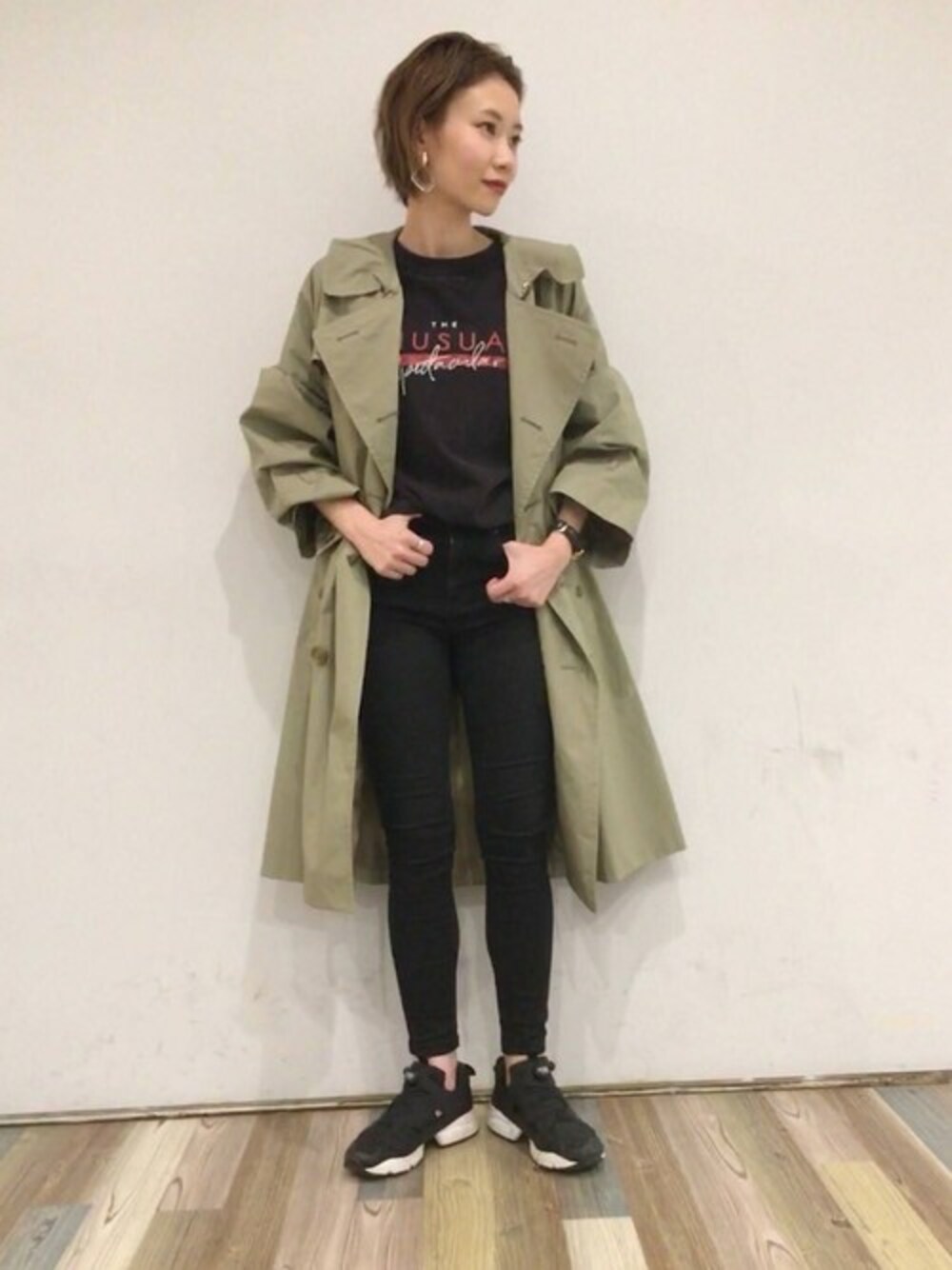 「ロゴT、トレンチコート、JEANASiS、ジーナシス、スキニーデニム、春コーデ、オトナカジュアル」｜「JEANASISのアソートスプリングコート/778394 （トレンチコート、ベージュ系）」を使った、JEANASIS 新宿ミロード店STAFFさん（レディース・158cm）の春コーディネートの1枚目の写真