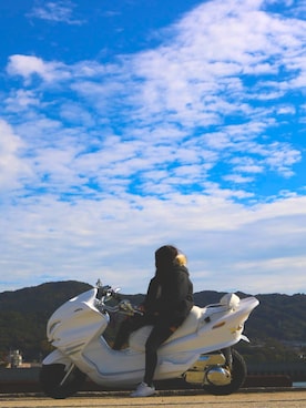 「adidas Originals（アディダスオリジナルス）のアイテム（ジャケット/アウター、ブラック系）」を使った、みかえるさん（レディース・157cm）の冬コーディネート