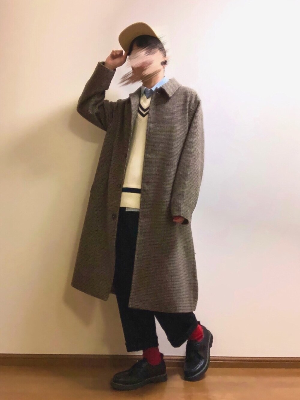 「私の推しブランド、シンプル、冬コーデ、きれいめカジュアル、ロングコート、チルデンニット、キレイめ、オトナカジュアル、プチプラ、高校生」｜「ConfirmのConfirm / コンファーム ステンカラーコート（ステンカラーコート、ベージュ系）」を使った、木豆寸さん（メンズ・170cm）の冬コーディネートの1枚目の写真