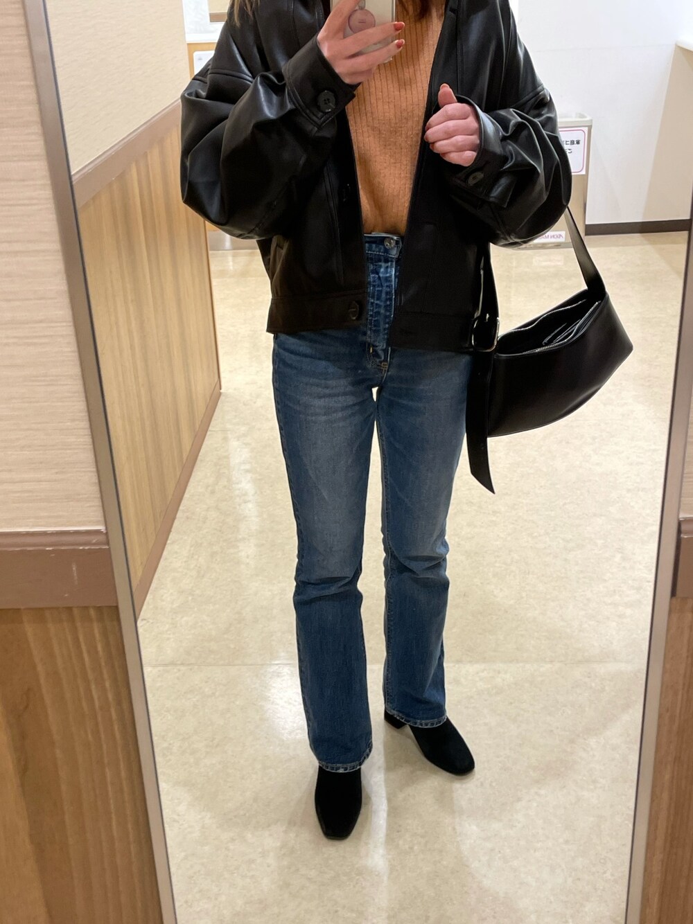 「私の推しブランド、低身長コーデ、オトナカジュアル、デニムパンツ、レザージャケット」｜「SLYのOVER SIZE VEGAN LEATHER ジャケット/オーバーサイズヴィーガンレザー（ライダースジャケット、ブラック系）」を使った、meguuuさん（レディース・156cm）の冬コーディネートの1枚目の写真