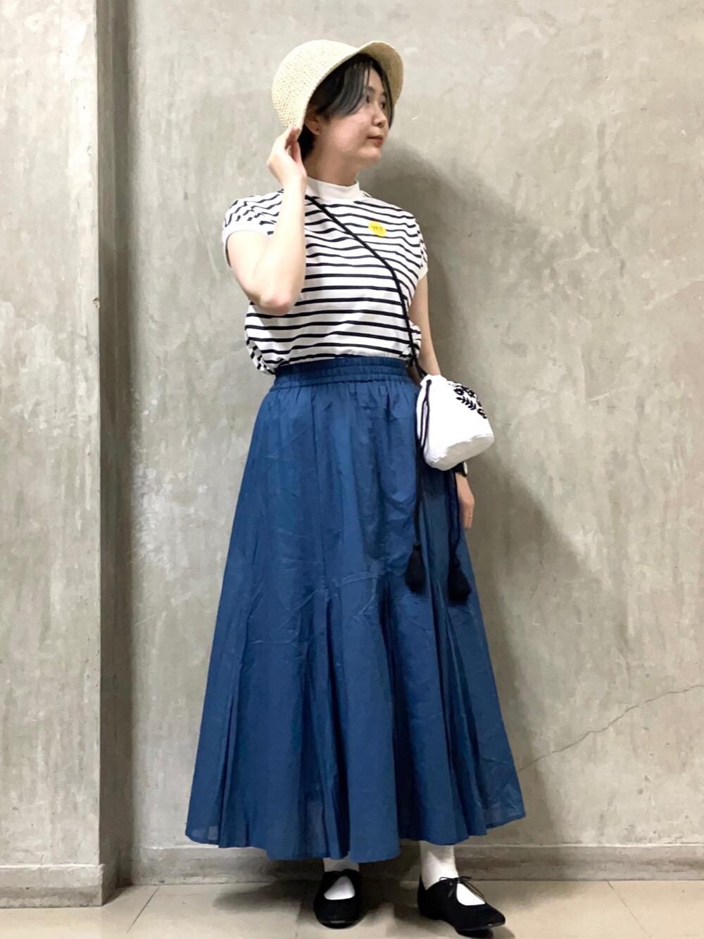 「USAコットン、キレイめカジュアル、大ヒットアイテム復刻 【リピT】、【Market】大人のボヘミアンスタイル、おしゃれに快適に！機能性素材」｜「coenの2WAYリボンフラットシューズ（バレエシューズ、ブラック系）」を使った、coen  おのさん（レディース・165cm）の春コーディネートの1枚目の写真