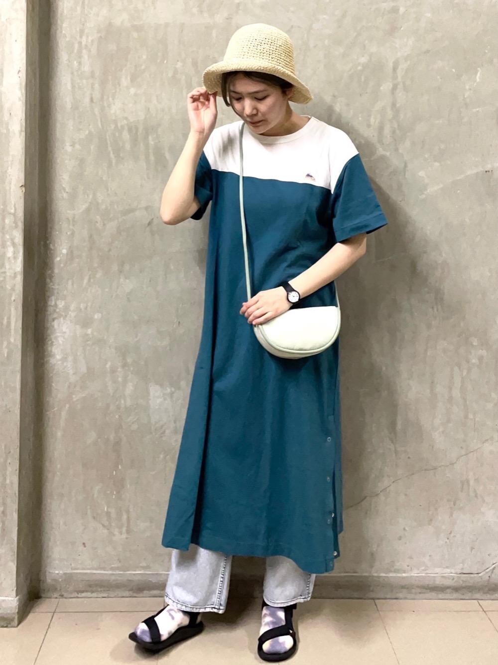 「USAコットン、初夏コーデ、デニムアイテム、【KELTY】別注」｜「coenのUSAコットンフレアデニムパンツ（デニムパンツ、ブルー系）」を使った、coen  おのさん（レディース・165cm）の夏コーディネートの1枚目の写真
