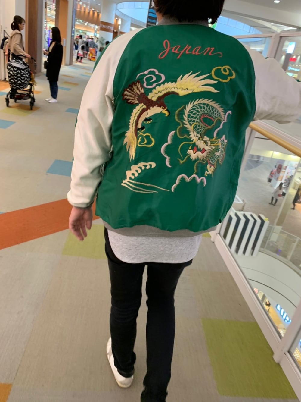「秋コーデ、スカジャン、おしゃれさんと繋がりたい、お洒落さんとつながりたい」｜「GOLDのGOLD / ゴールド：WOOL SOUVENIR JACKET "Tiger"/"Eagle&dragon"：GL14211[MUS]（スカジャン、ブラック系）」を使った、totoroさん（メンズ・182cm）の秋コーディネートの1枚目の写真