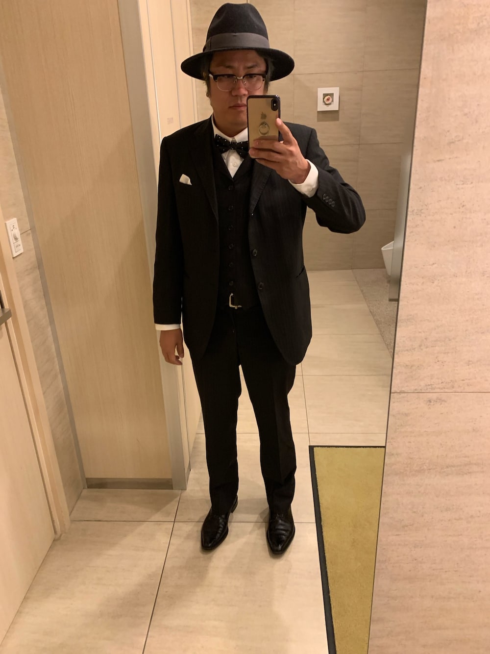 「結婚式、蝶ネクタイ、ハット」｜「CA4LAのアイテム（ハット、グレー系）」を使った、totoroさん（メンズ・182cm）の春コーディネートの1枚目の写真