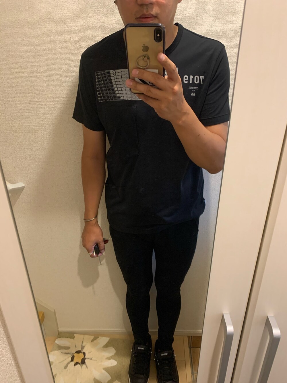「ブラック、ブラックコーデ、残暑」｜「STONE ISLANDのアイテム（Tシャツ/カットソー、ブラック系）」を使った、totoroさん（メンズ・182cm）の夏コーディネートの1枚目の写真