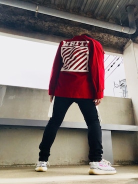 「OFF-WHITE」｜「アイテム（ミリタリージャケット）」を使った、くすしんさん（メンズ・175cm）の秋コーディネート