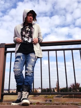 「DRKSHDW by RICK OWENS（ダークシャドウ バイ リックオウエンス）のアイテム（パーカー）」を使った、くすしんさん（メンズ・175cm）の秋コーディネート