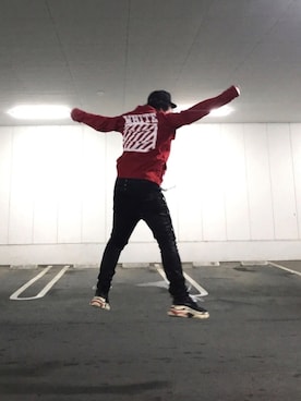 「OFF-WHITE」｜「アイテム（ミリタリージャケット）」を使った、くすしんさん（メンズ・175cm）の秋コーディネート