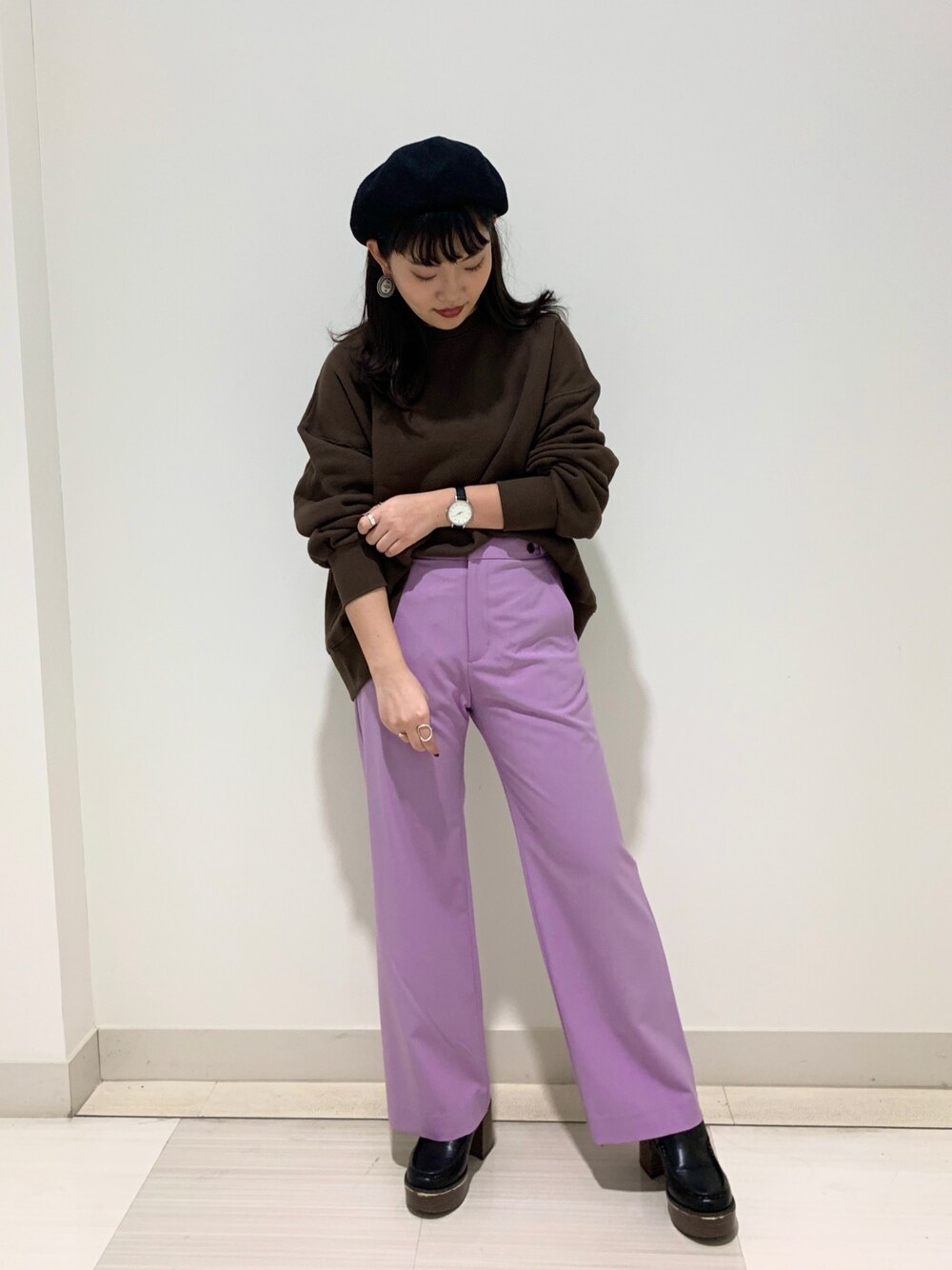 「ブラウンコーデ、スラックス、オトナカジュアル、ラフ、大人コーデ、黒、キレイめ、いいね、save、フォローお願いします🤑、OZOC、パープル」｜「OZOCの[洗える]裏毛ゆるプルオーバー（スウェット、ブラウン系）」を使った、sumicaさん（レディース・157cm）の秋コーディネートの1枚目の写真