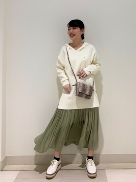 「OZOC（オゾック）のアイテム（スニーカー）」を使った、sumicaさん（レディース・157cm）の春コーディネート